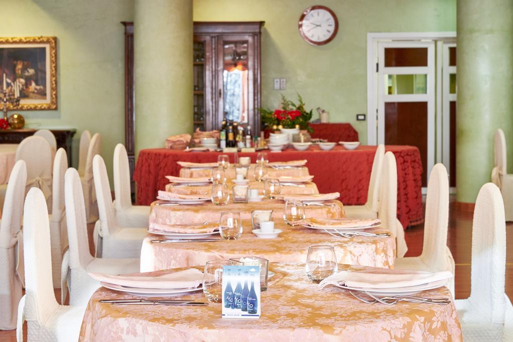 Hotel Villa Delle Ortensie Sant'Omobono Terme Ngoại thất bức ảnh